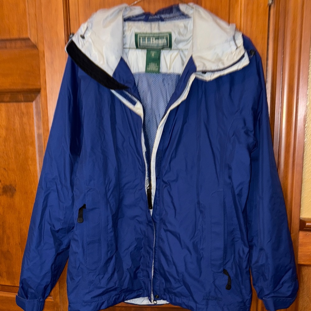 L.L. Bean women’s navy blue Raincoat - Picture 3 of 10